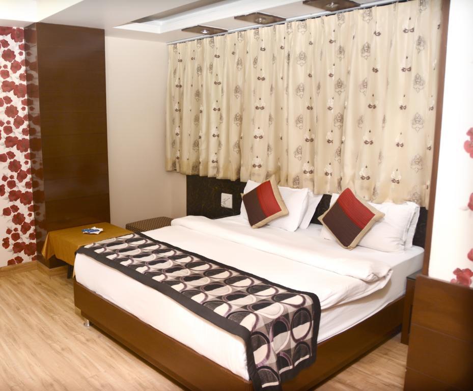 Hotel Palmdale Zirakpur Habitación foto